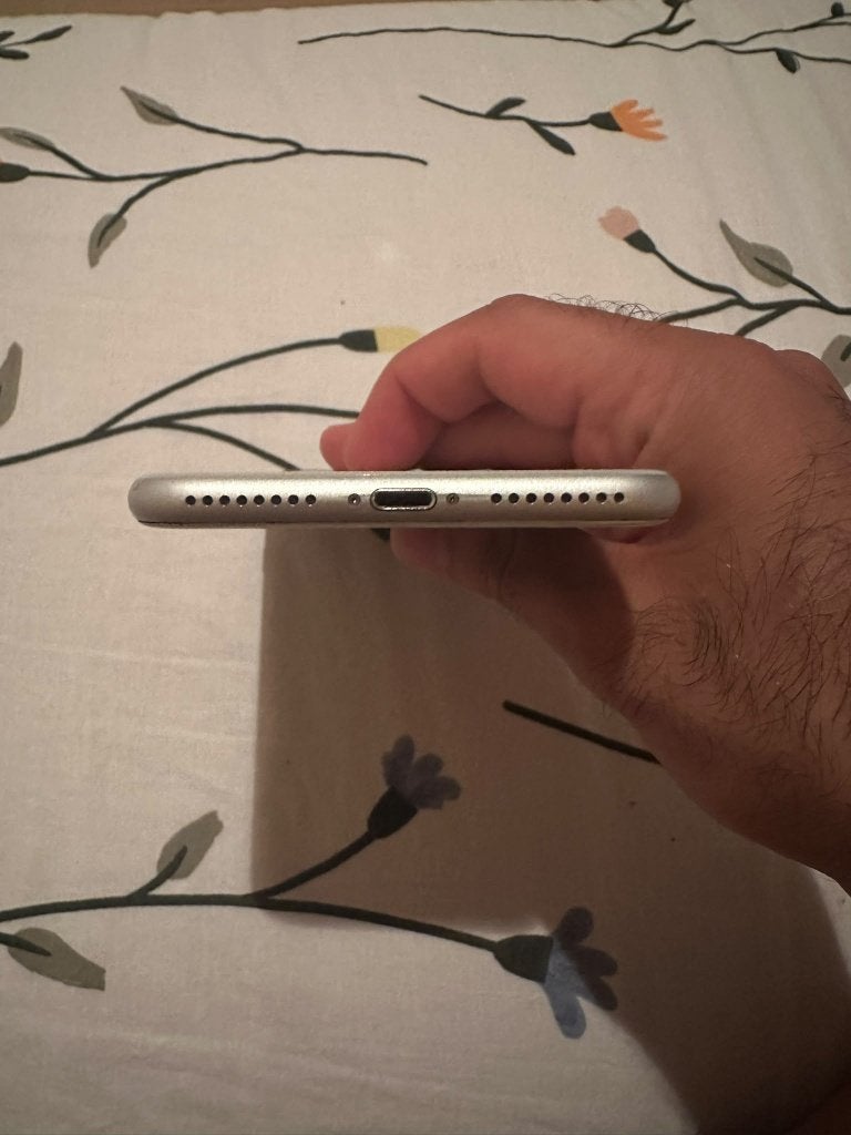 Foto 2 van 2 smartphones te koop – iPhone 8 Plus & Samsung A52s 5G