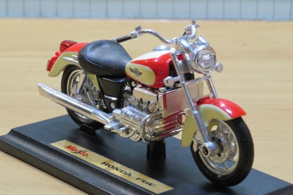 Honda F6C Valkyrie GL1500c 1:18 creme/red, MayCheong, Maisto, Nieuw, Ophalen of Verzenden