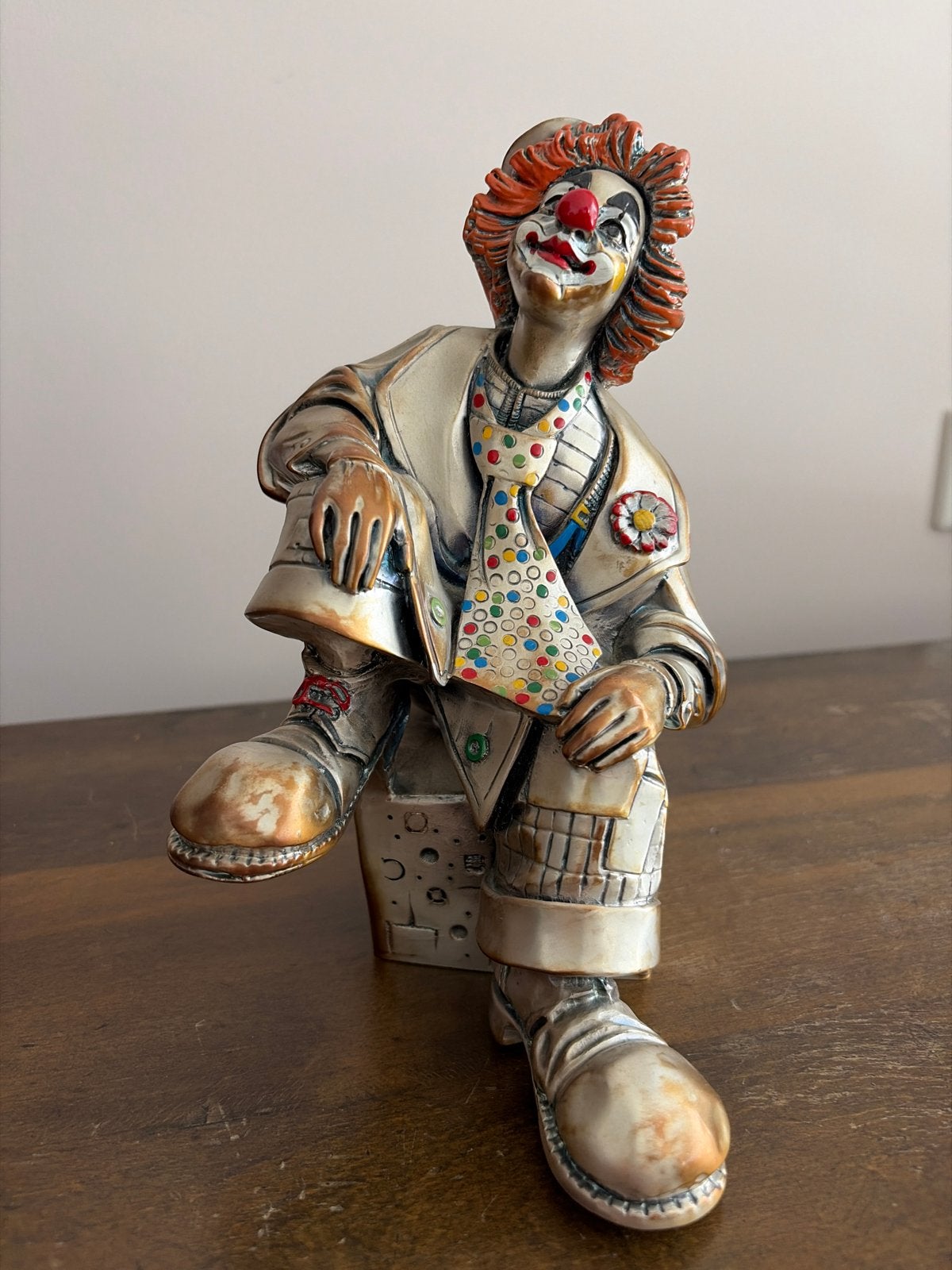 Leonardo Sculptuur Clown op Kubus - Handgemaakt, Overige onderwerpen, Ophalen of Verzenden, Handgemaakt, 20 - 50 cm