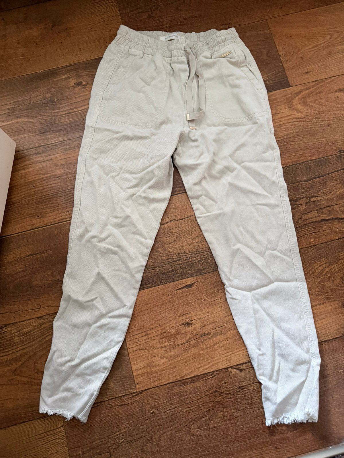Dames beige broek van Revelation, Beige, Ophalen of Verzenden, Zo goed als nieuw, Maat 34 (XS) of kleiner