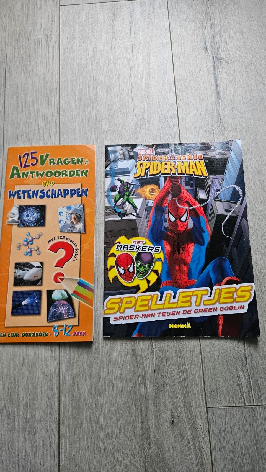 2x Kinderboeken: Spider-Man Spelletjes & Wetenschappen, Ophalen of Verzenden, Zo goed als nieuw, Diverse auteurs, Non-fictie