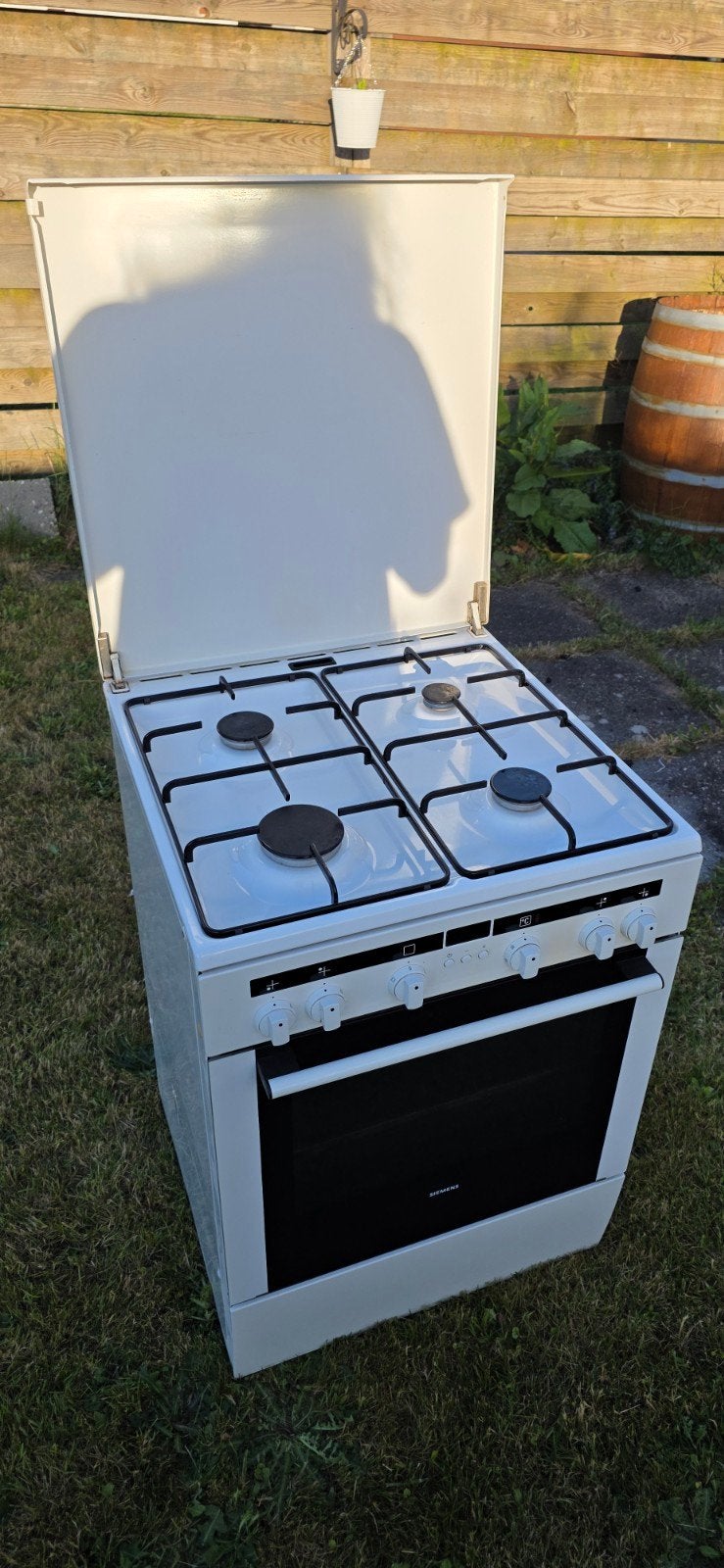 Siemens Vrijstaand Gasfornuis met Oven - Zo goed als nieuw, Witgoed en Apparatuur, Fornuizen, Ophalen, 60 cm of meer, Grill, 4 kookzones