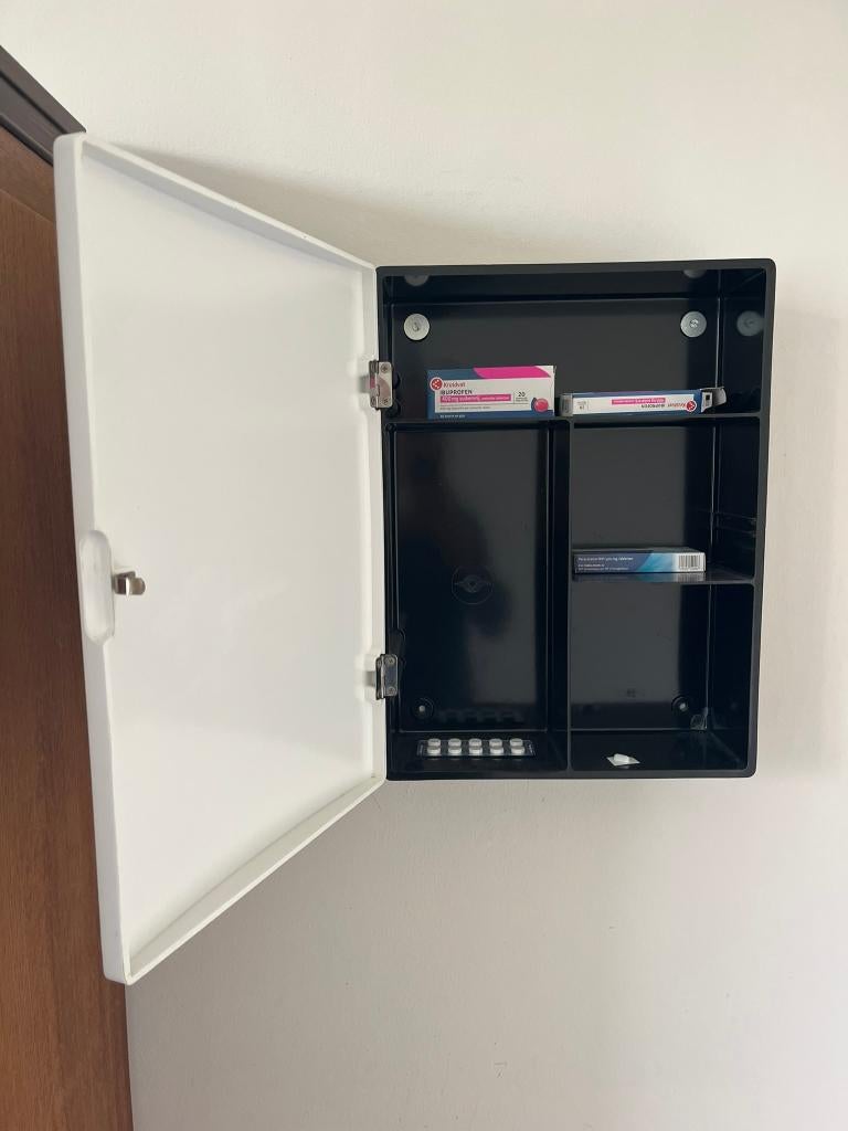 Vintage/retro medicijnkastje bakeliet, Ophalen, Overige typen, 50 tot 100 cm, Zo goed als nieuw