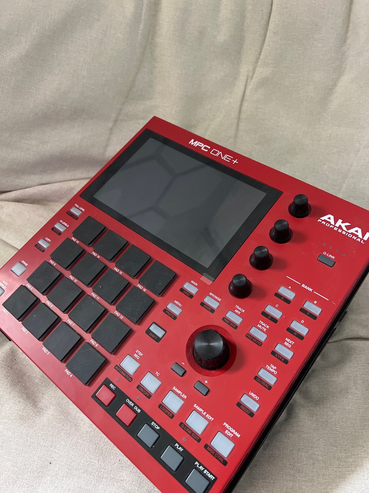 Akai MPC One+ (Plus) - Nieuwstaat met doos en accessoires, Ophalen of Verzenden, Zo goed als nieuw, Overige merken