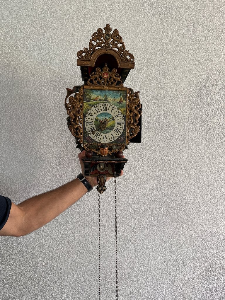 Te koop: een fraaie Friese stoelklok / staartklok, Ophalen, Wandklok, Analoog, Met gewichten