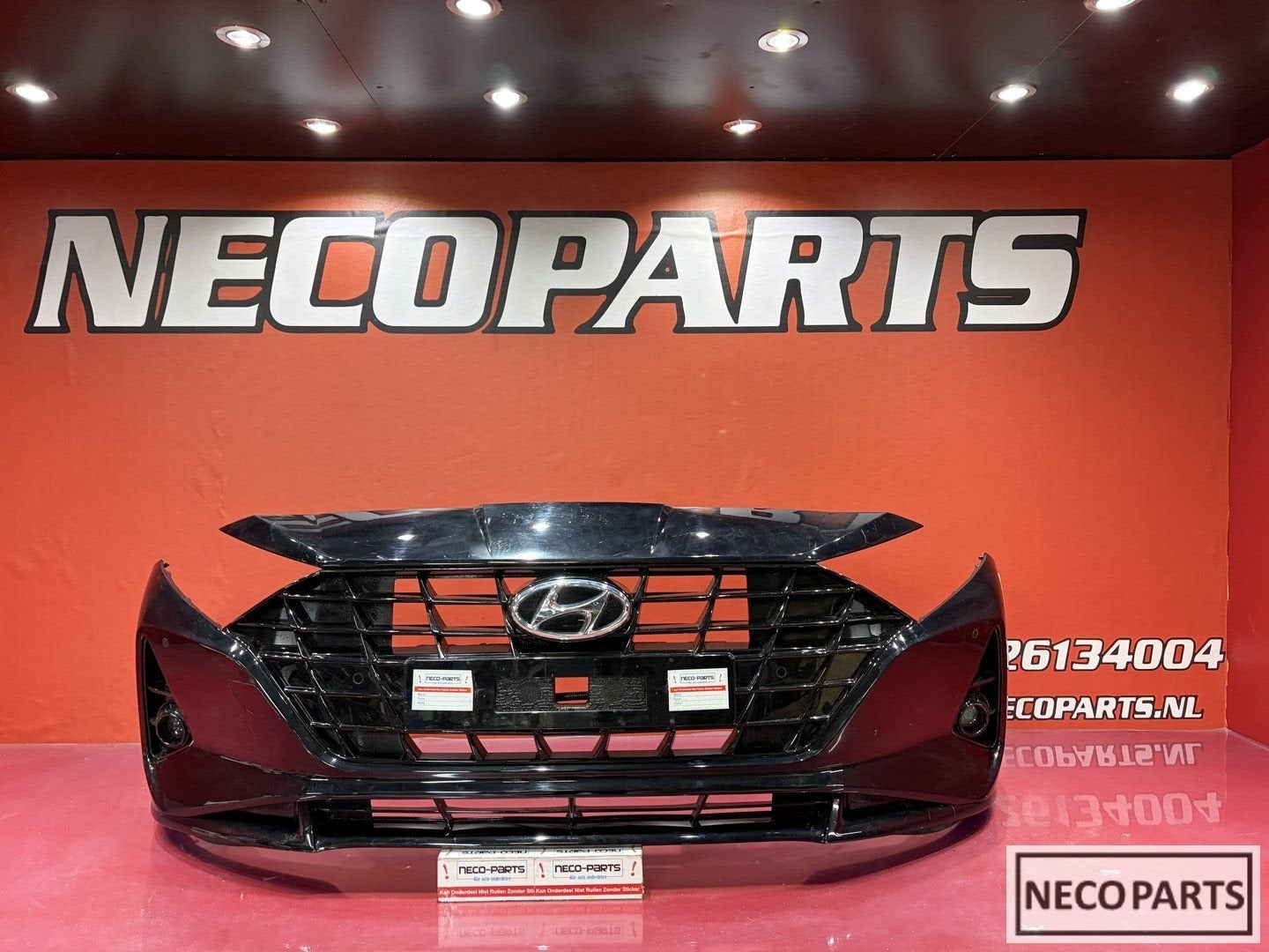 HYUNDAI I20 BC3 VOORBUMPER MET GRILLE, MISTLAMPEN EN PDC OEM, Gebruikt, -, -, Ophalen of Verzenden