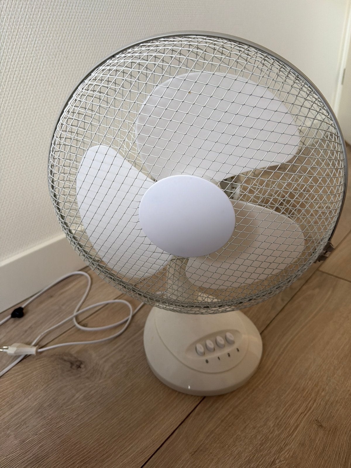 Tafelventilator met gebruikssporen, Witgoed en Apparatuur, Ophalen of Verzenden, Gebruikt, Tafelventilator