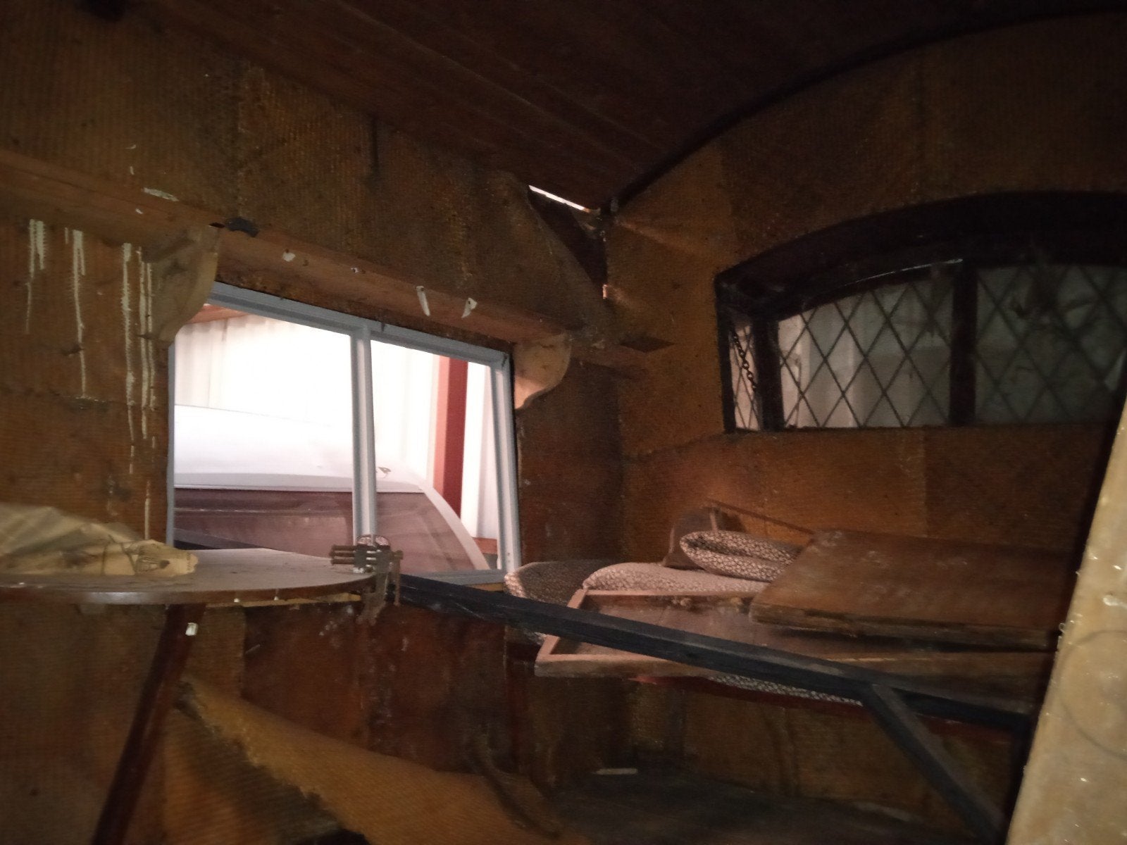Unieke flowerpower woonwagen restauratieproject tiny house, Ophalen