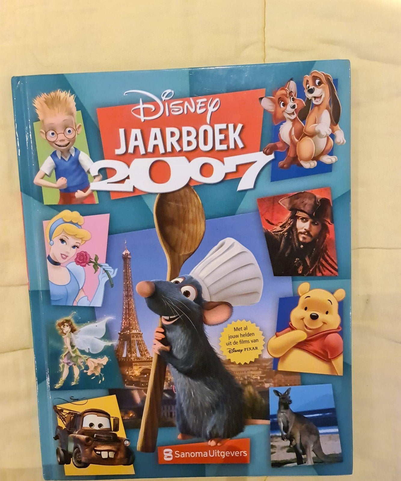 Disney Jaarboek 2007 - Vrolijke verhalen en spelletjes -ZGAN, Ophalen of Verzenden, Zo goed als nieuw, Sanoma Uitgevers, Fictie algemeen