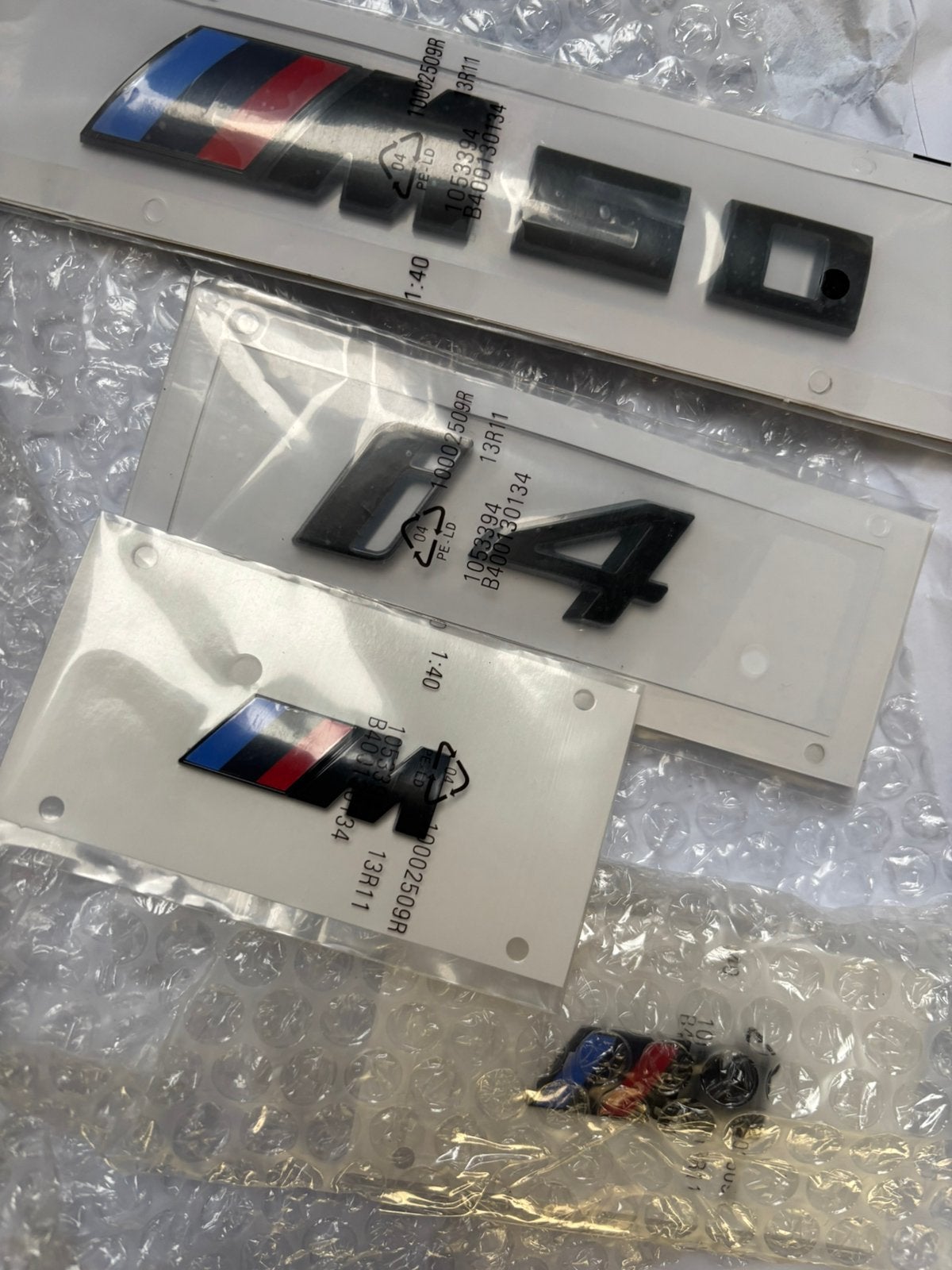BMW i4 M50 emblemen zwart nieuw!, Ophalen of Verzenden, Nieuw, BMW