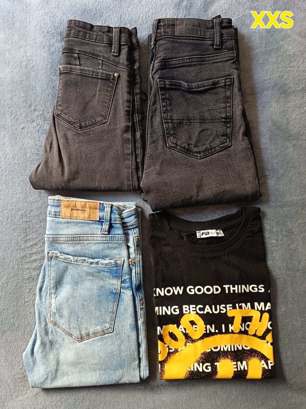 3 spijkerbroeken en een tshirt mt xxs/32, Zwart, Ophalen of Verzenden, Zo goed als nieuw, W27 (confectie 34) of kleiner