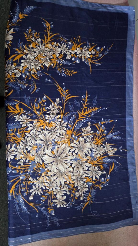 Bloemenprint sjaaltje - Donkerblauw met wit/geel, Kleding | Dames, Mutsen, Sjaals en Handschoenen, Ophalen of Verzenden, Zo goed als nieuw