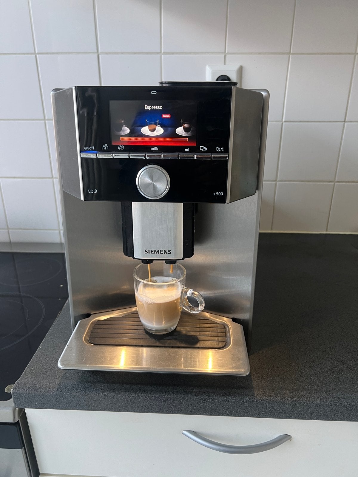 Siemens EQ.9 S500 volautomatische espressomachine, Witgoed en Apparatuur, Koffiezetapparaten, Afneembaar waterreservoir, Espresso apparaat