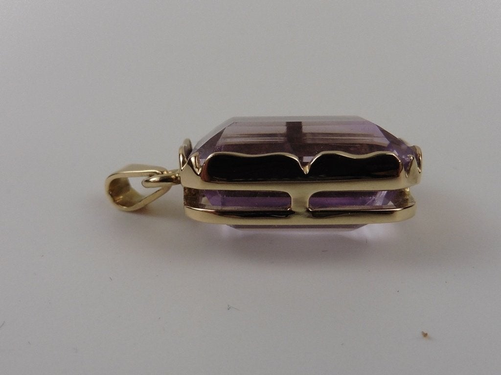 Gouden hanger met amethist                               G97, Gebruikt, Overige voorstellingen, ., Paars