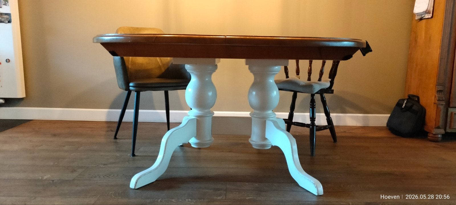 Uitschuifbare ovale eettafel met witte poten, Gebruikt, 100 tot 150 cm, Vijf personen of meer, Klassiek, Landelijk