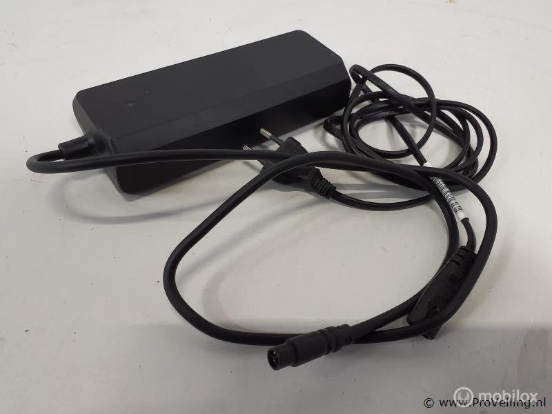 Online Veiling: Li-ion acculader STC-8137LC