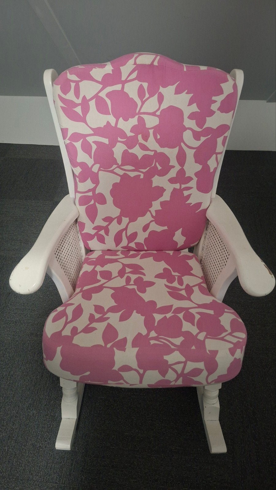 Schommelstoel met roze bloemenprint, Ophalen, Hout, Klassiek, Bloemenprint, Gebruikt
