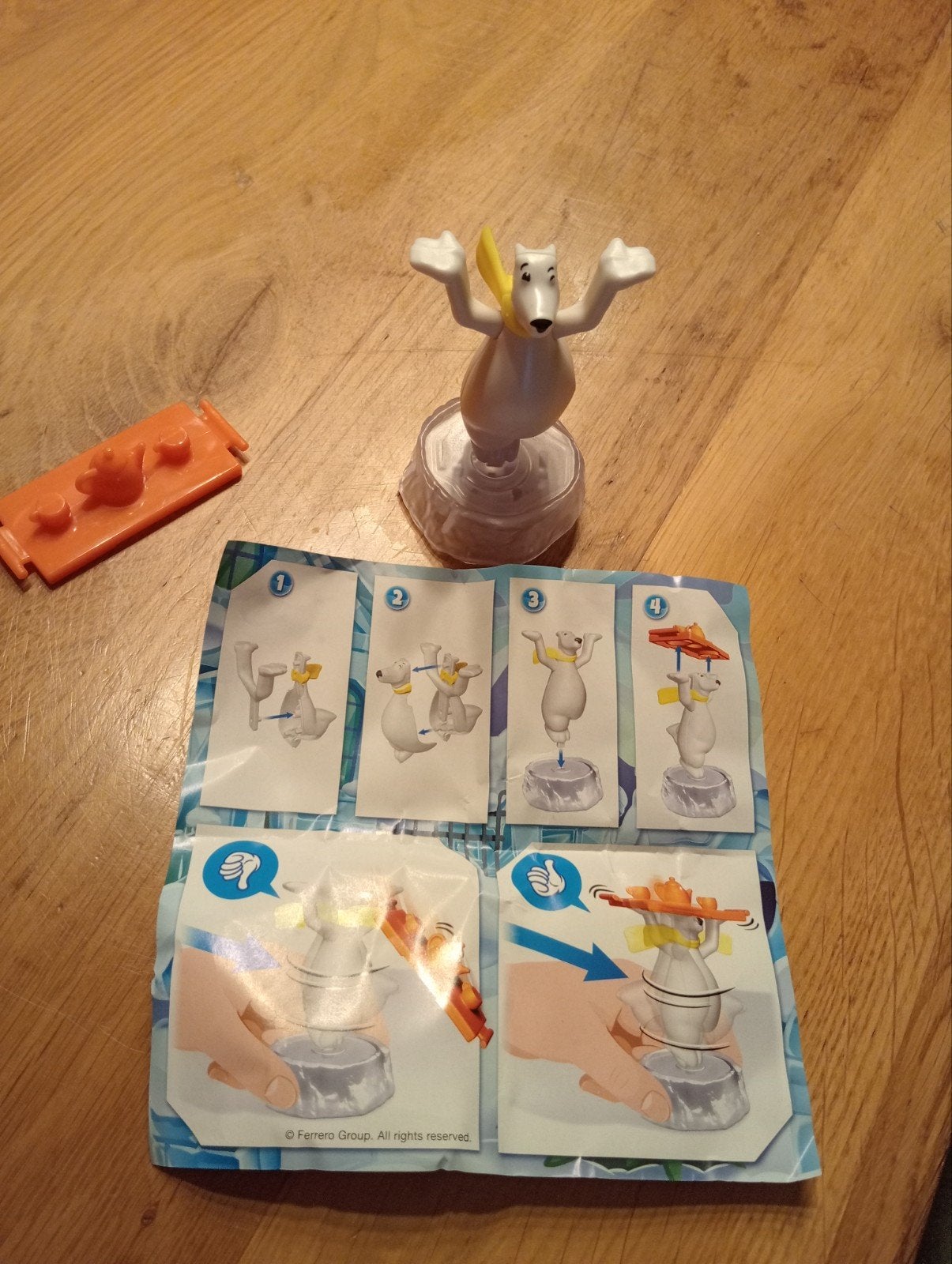 Ferrero Kinder Surprise VQB10 IJsbeer met dienblad, Verzamelen, Ophalen of Verzenden, Nieuw, Hardplasticfiguren
