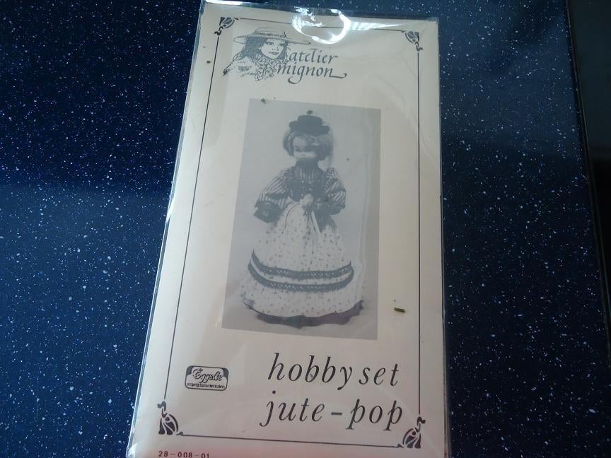 hobbyset ,, jute pop maken , van atelier mignon, Ophalen of Verzenden, Zo goed als nieuw, Overige materialen, Knutselwerk