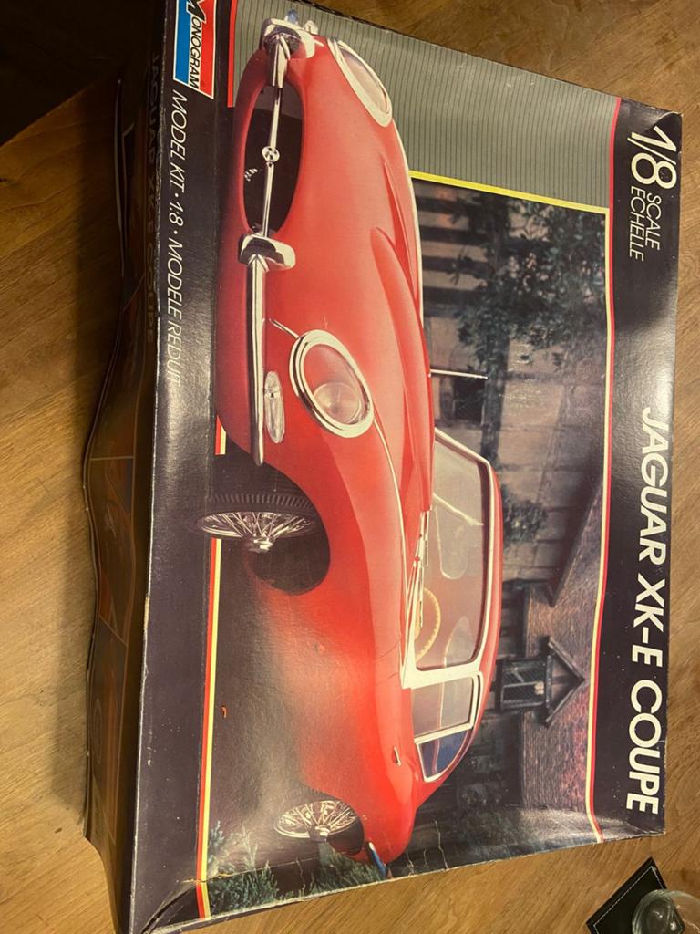 Monogram 2610 Jaguar XK-E Coupe Schaal 1:8 Modelbouwset, Auto, Groter dan 1:32, Nieuw, Ophalen of Verzenden