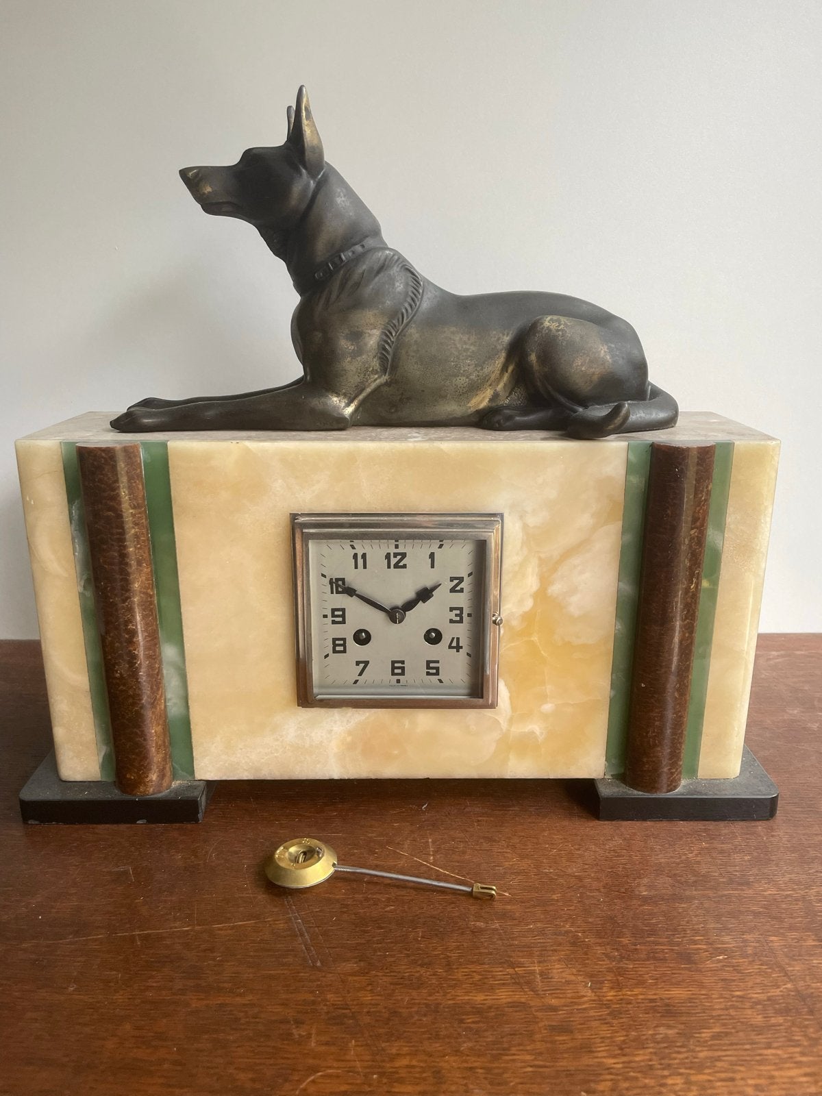Art Deco marmeren klok met beeld herdershond, Antiek en Kunst, Ophalen