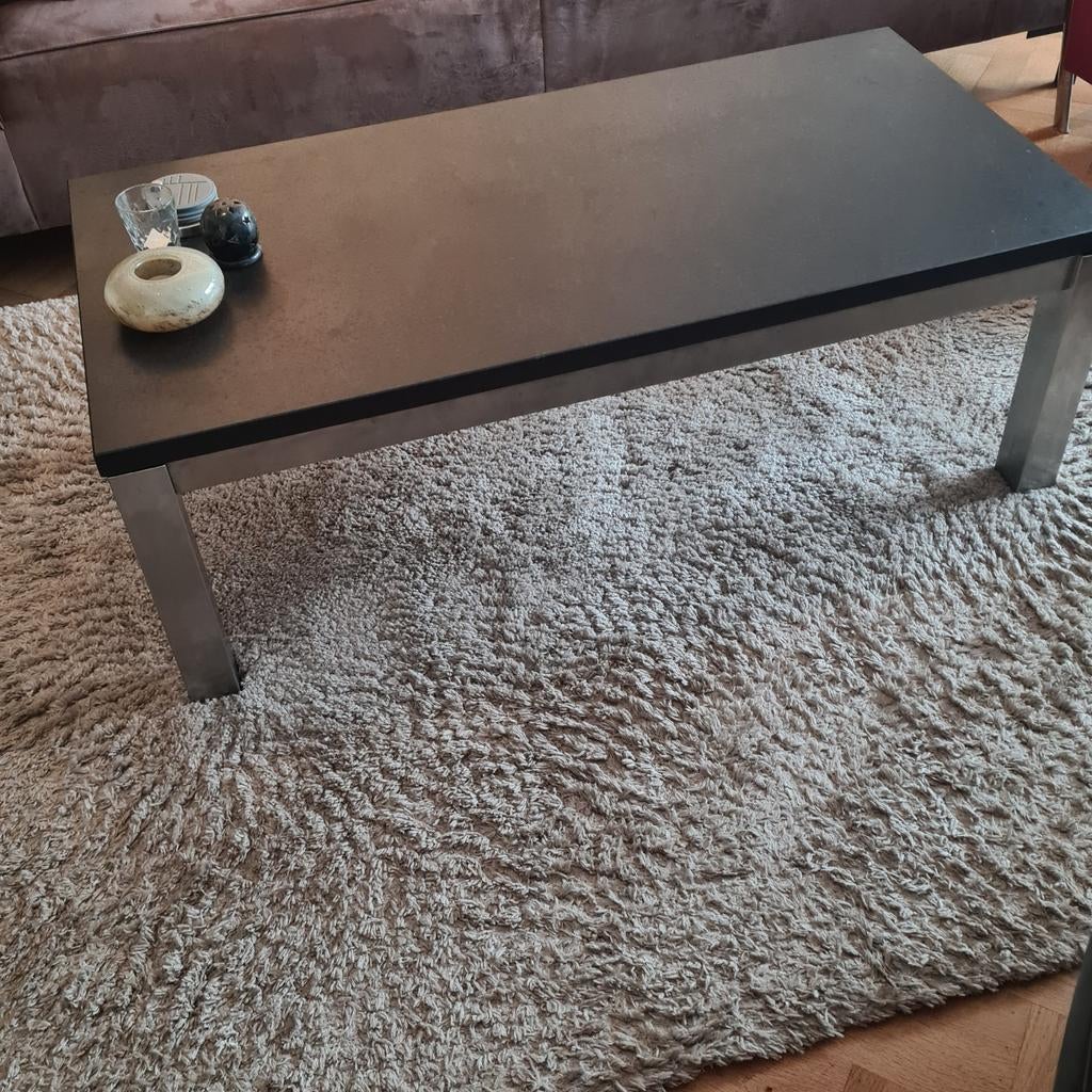 Zwarte natuurstenen salontafel op RVS onderstel, Huis en Inrichting, Tafels | Salontafels, Gebruikt, 100 tot 150 cm, Overige materialen