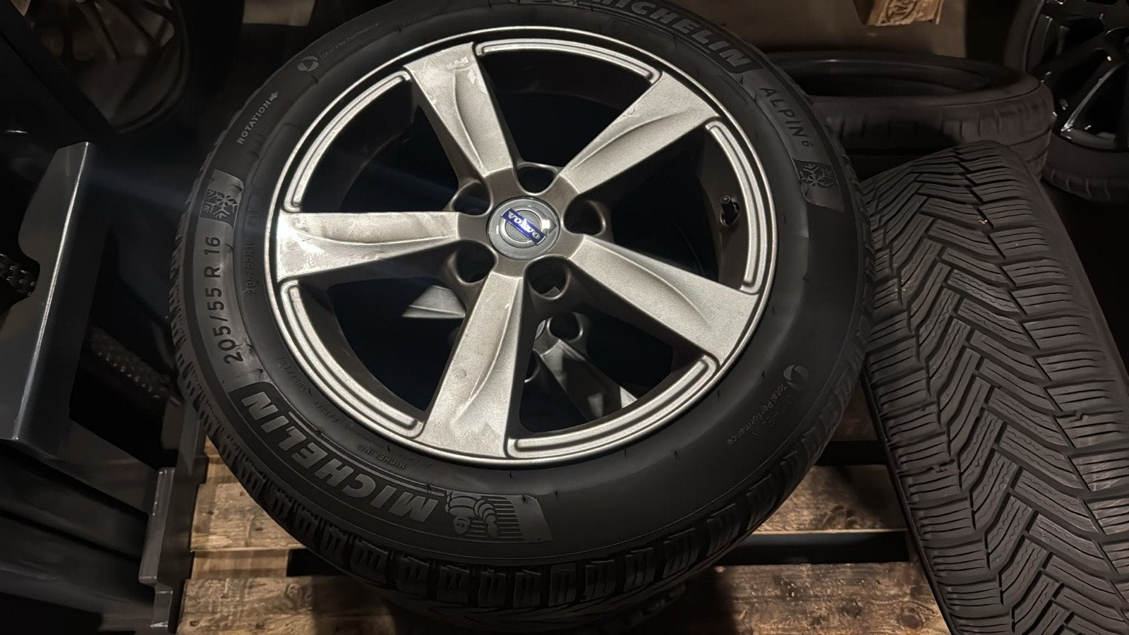 Michelin Alpin 6 winterband + velgen - 205/55 R16 Volvo V40, Ophalen, Gebruikt, 16 inch, Banden en Velgen