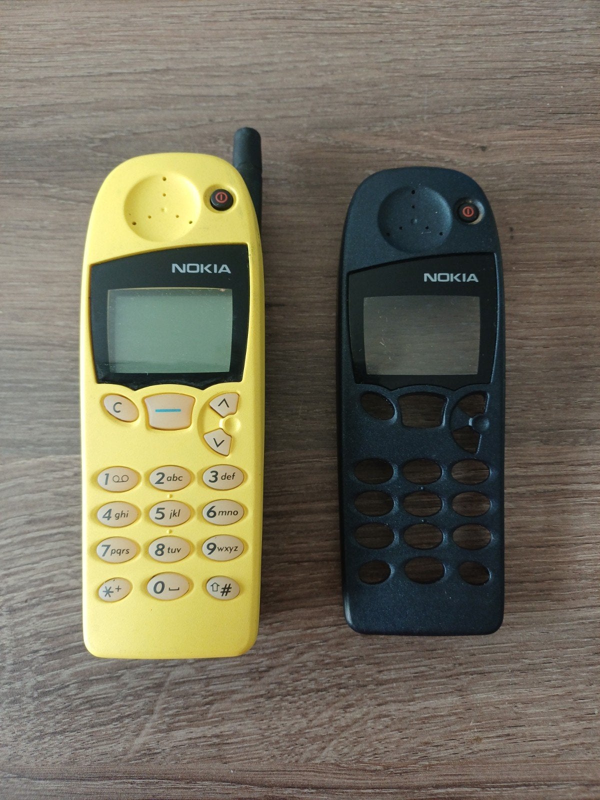 Nokia 5110 - Klassieke Telefoon (Geel & Zwart), Gebruikt, Overige kleuren, Geen camera, Fysiek toetsenbord