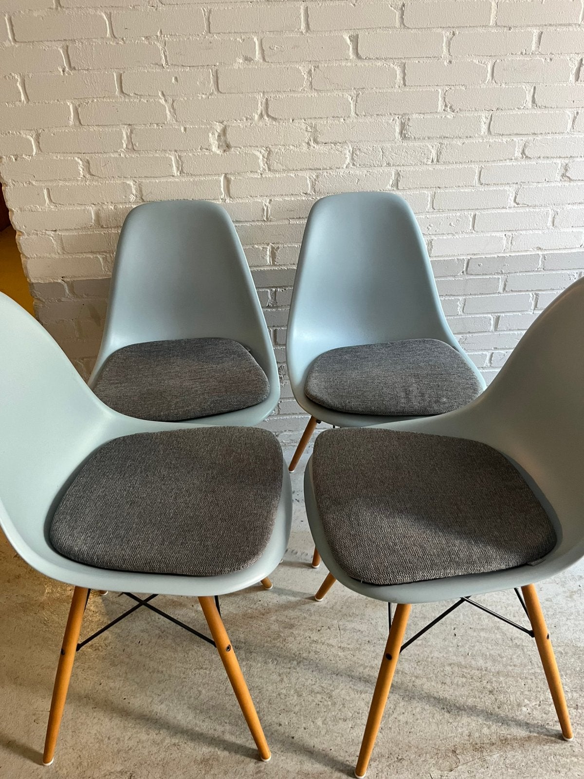 4x Vitra Eames DSR stoel met los kussen, Ophalen, Kunststof, Blauw, Zo goed als nieuw