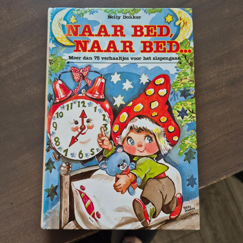 Naar Bed, Naar Bed...n 75 verhaaltjes, Ophalen of Verzenden, Zo goed als nieuw, Nelly Donker, Sprookjes