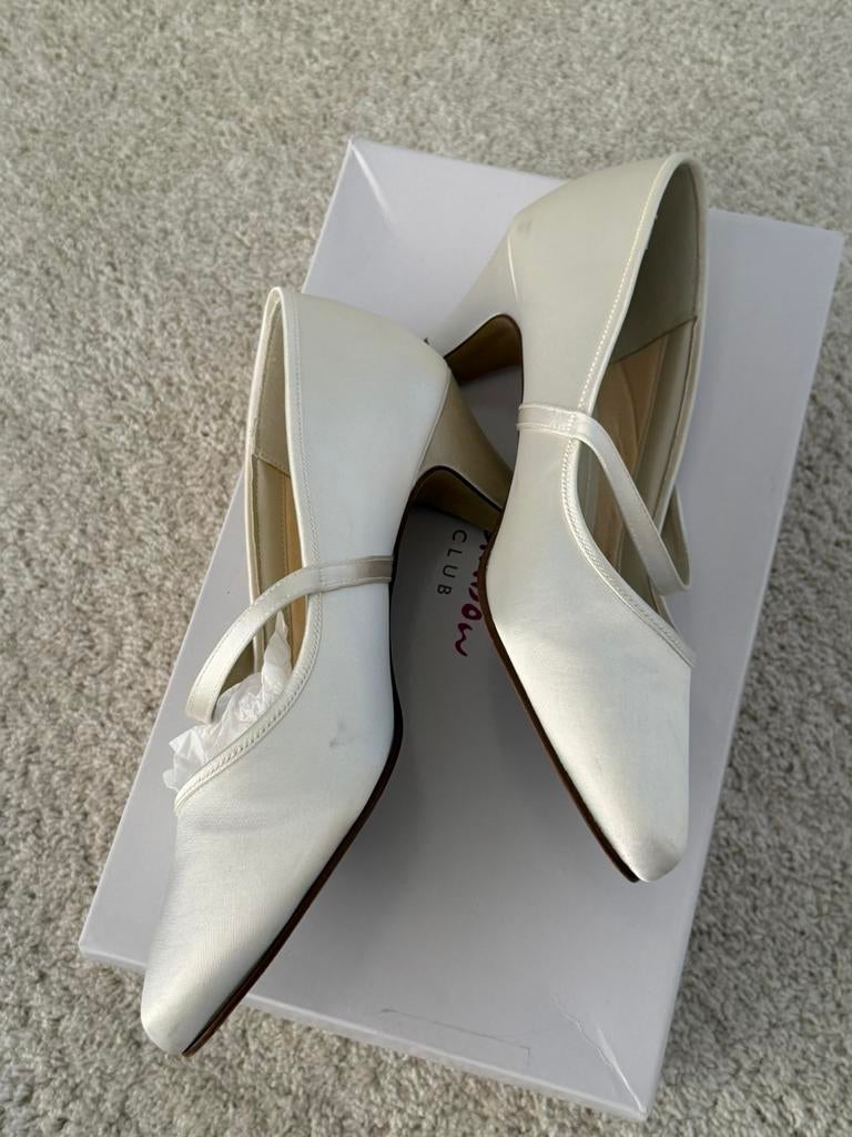 Trouwschoenen, mt 39,5 merk Rainbow club, Ivoorwit, satijn, Kleding | Dames, Ophalen of Verzenden, Zo goed als nieuw, Wit, Schoenen