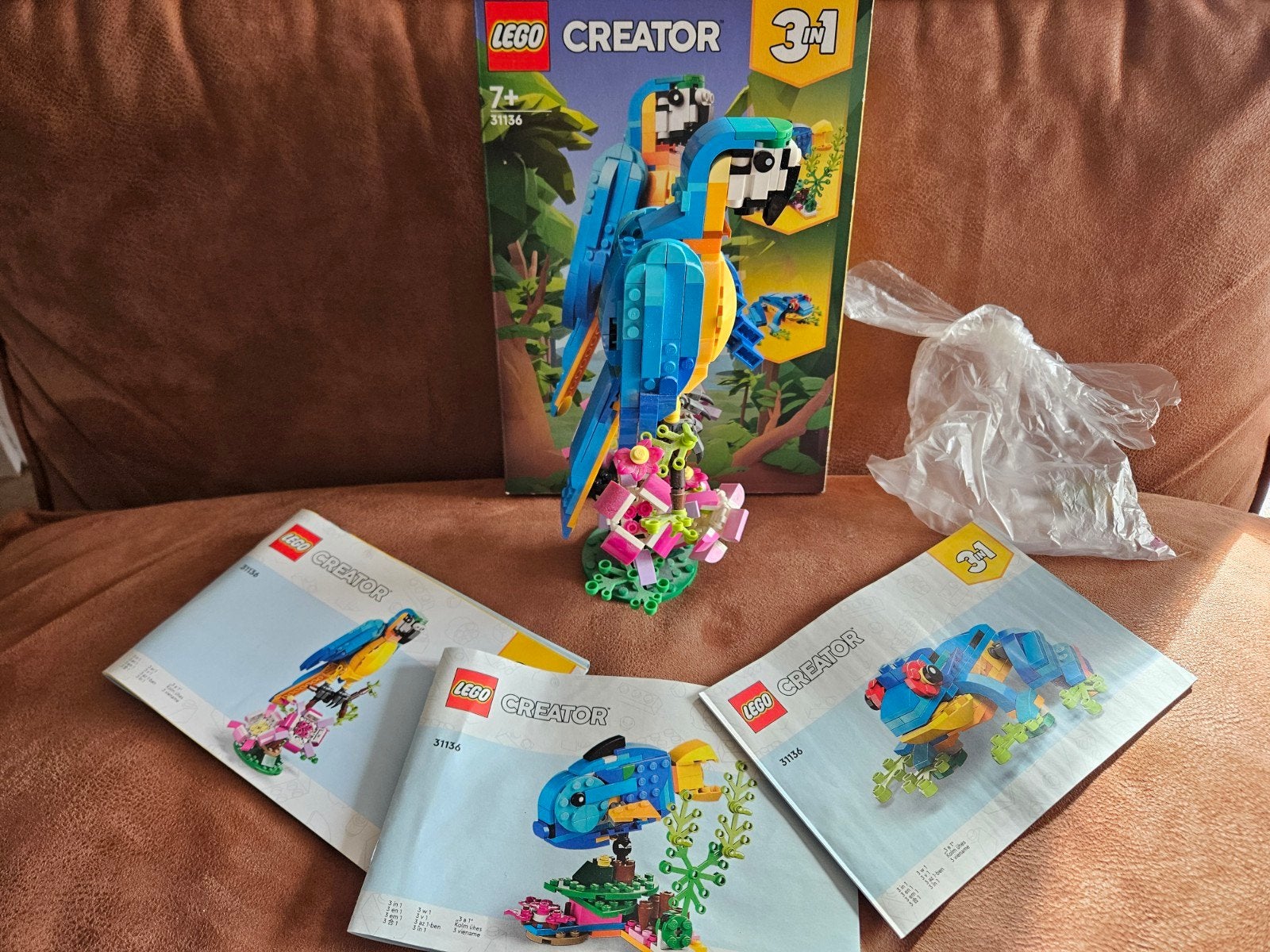 LEGO Creator 3-in-1 Exotische Papegaai (31136), Ophalen of Verzenden, Zo goed als nieuw, Overige merken