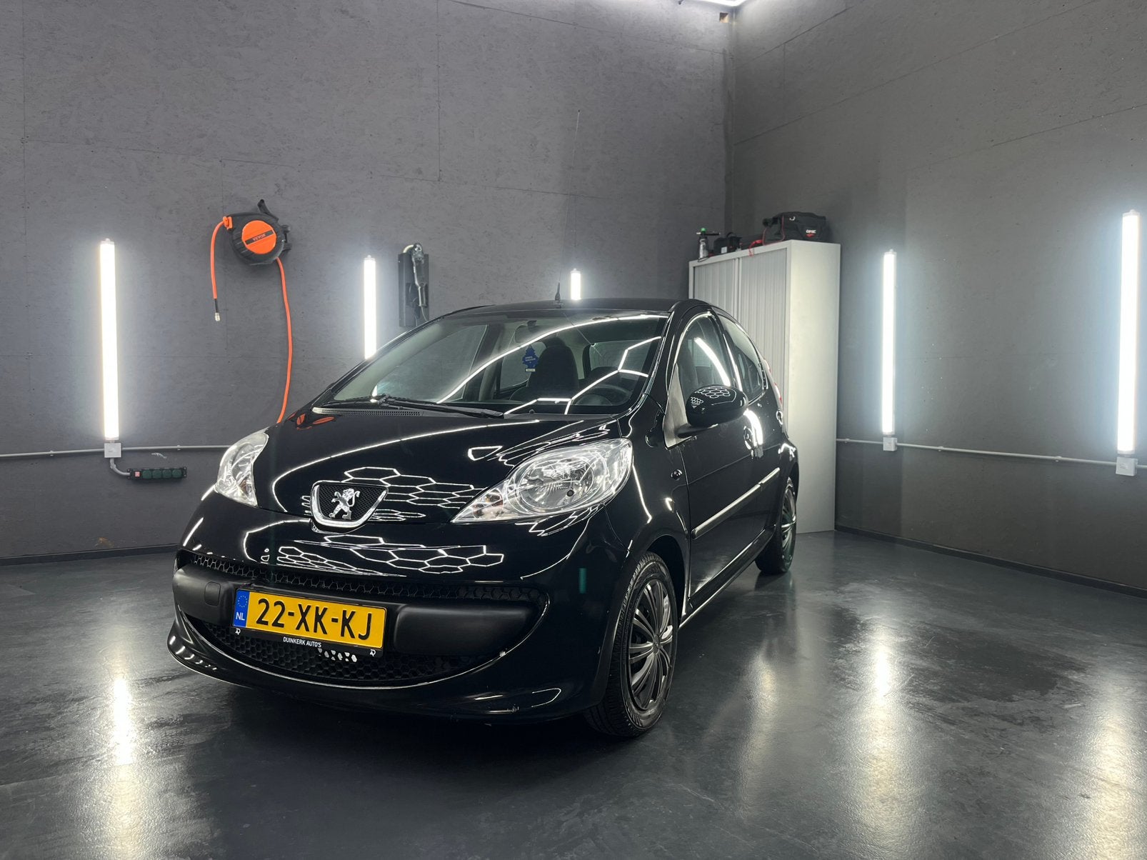 Peugeot 107 1.0 12V 5DR 2007 Zwart, Auto's, Voorwielaandrijving, Stof, 4 stoelen, Origineel Nederlands