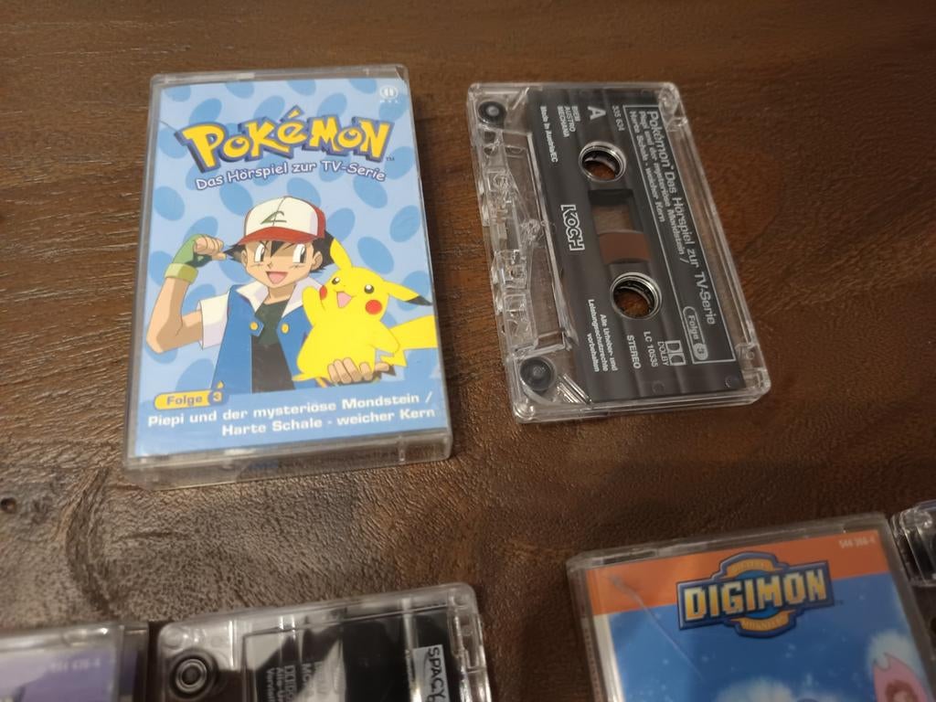 Vintage duitse Pokémon en Digimon Cassettebandjes - Gebruikt, Cd's en Dvd's, Ophalen of Verzenden, Gebruikt, Overige genres, 2 t/m 25 bandjes
