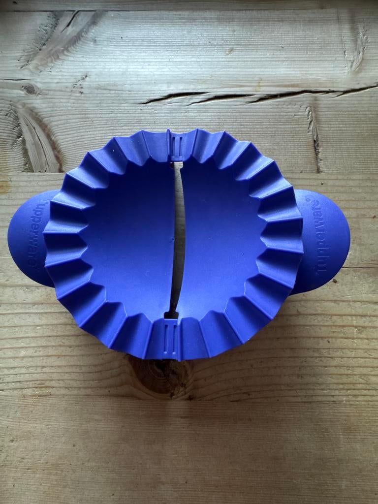 Tupperware quick bite pastei maker, Huis en Inrichting, Ophalen of Verzenden, Zo goed als nieuw, Blauw, Overige typen