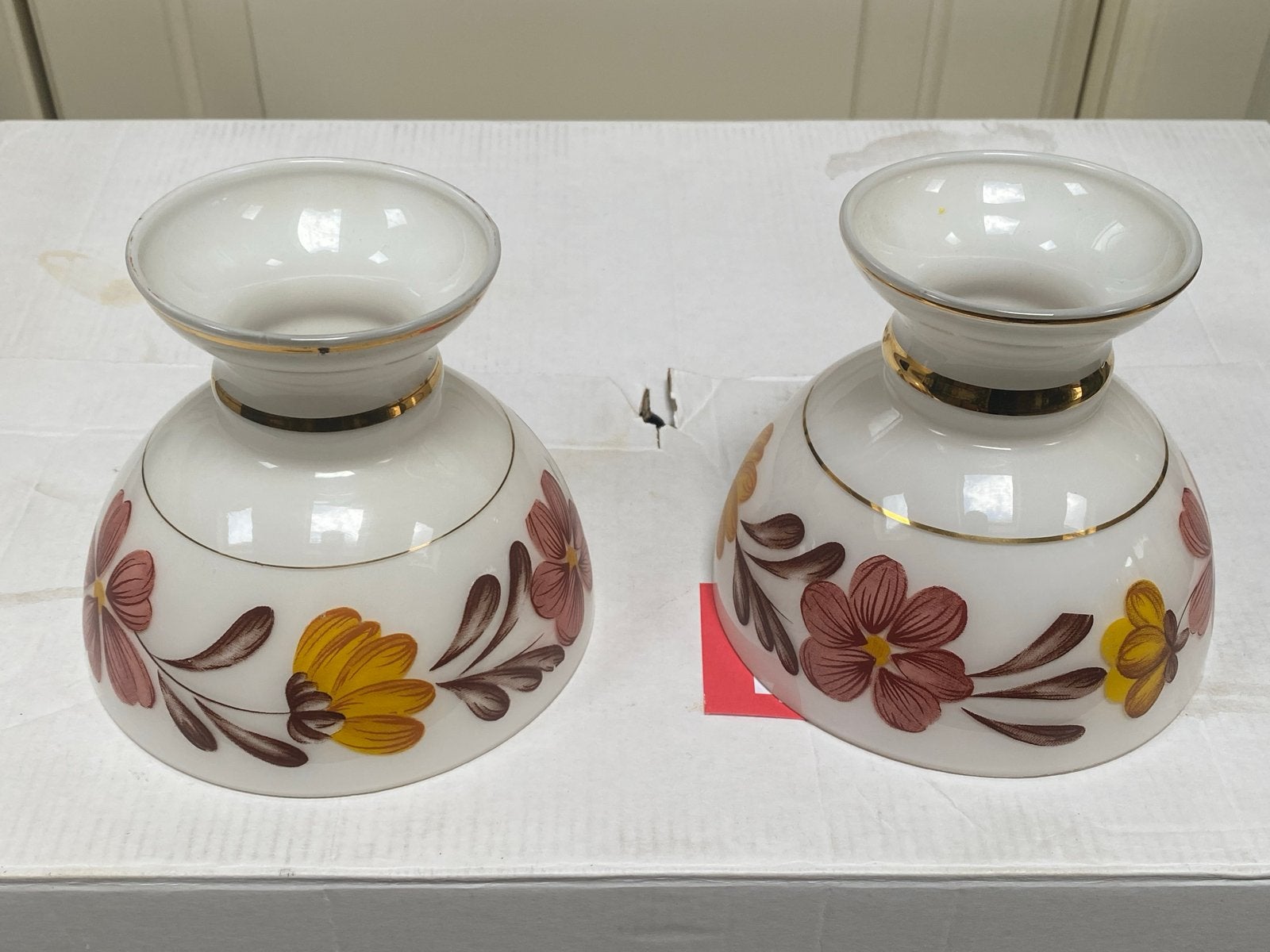 Set van 2 Vintage Melkglas Lampenkappen met Bloemen, Ophalen