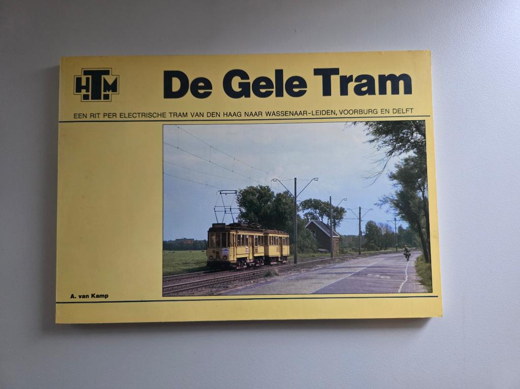 Boek De gele tram, Ophalen of Verzenden, Zo goed als nieuw, A van Kamp, Tram