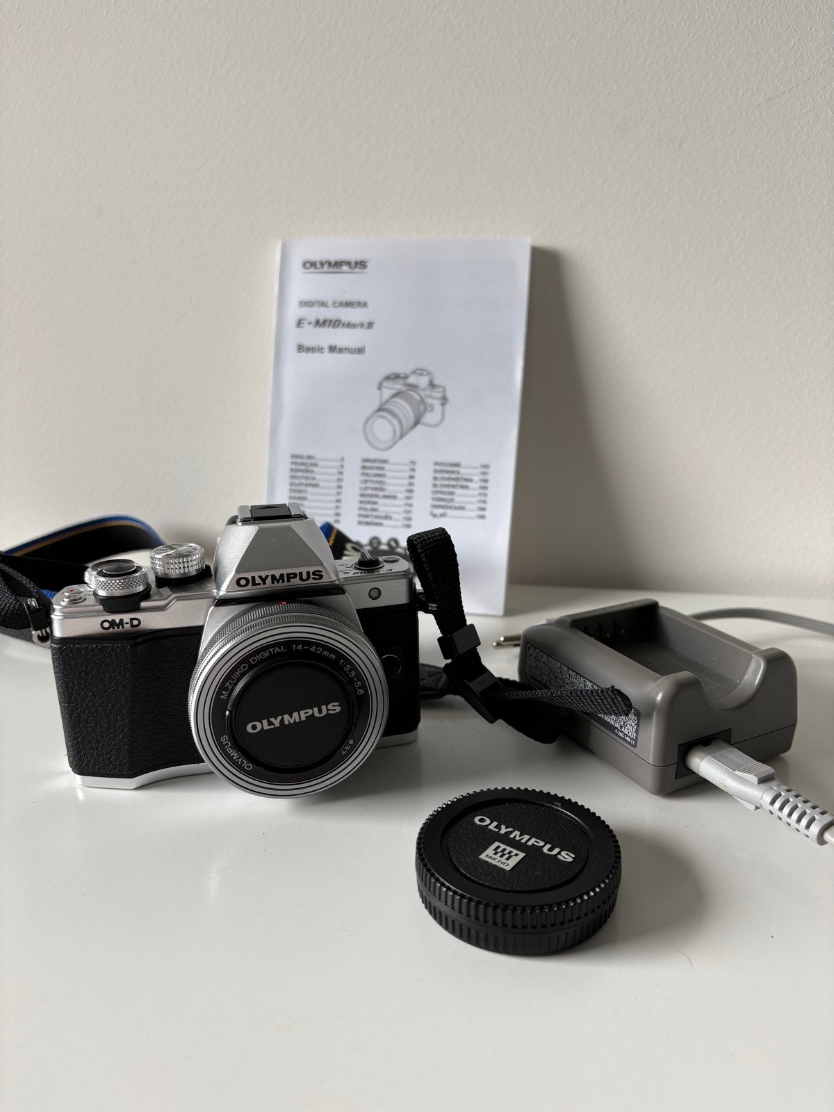 Olympus OM-D E-M10 Mark II + M.Zuiko 14–42mm f/3.5–5.6 EZ, Ophalen, Beeldstabilisatie, Zo goed als nieuw, Olympus