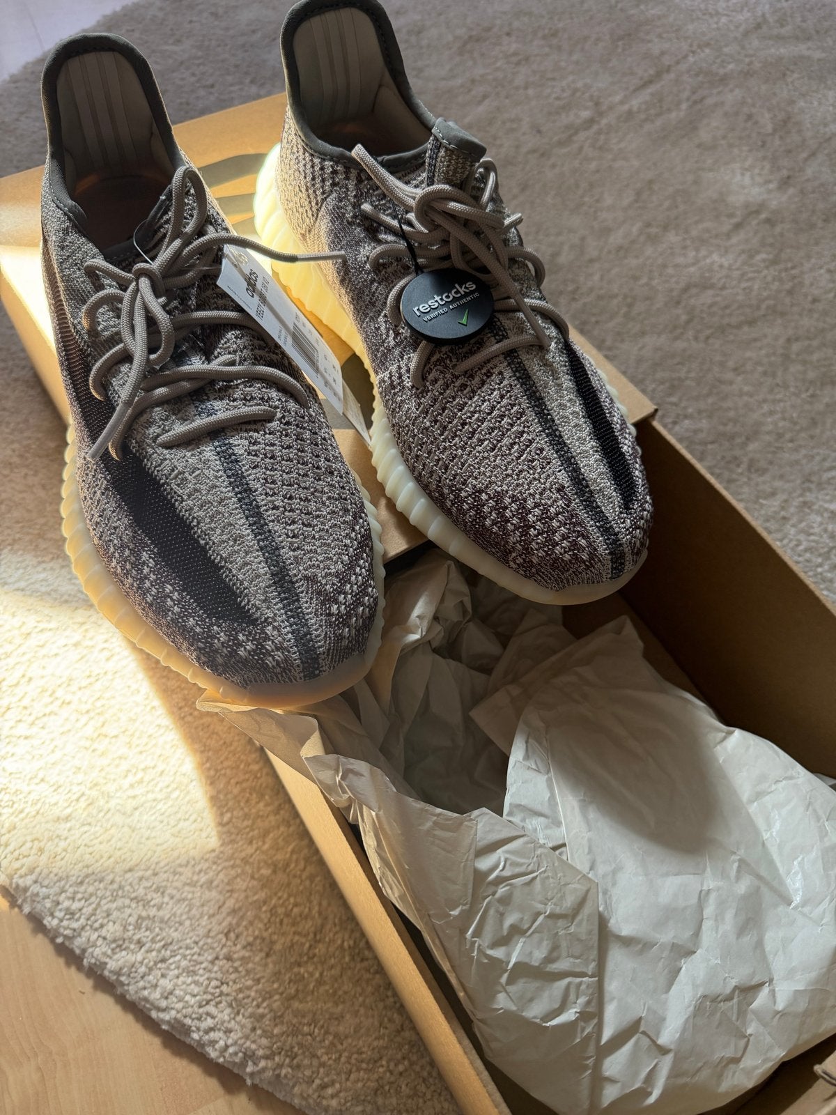 Adidas Yeezy Boost 350 V2 Zyon - Maat 45 1/3, Ophalen, Nieuw, Overige kleuren, Sneakers of Gympen