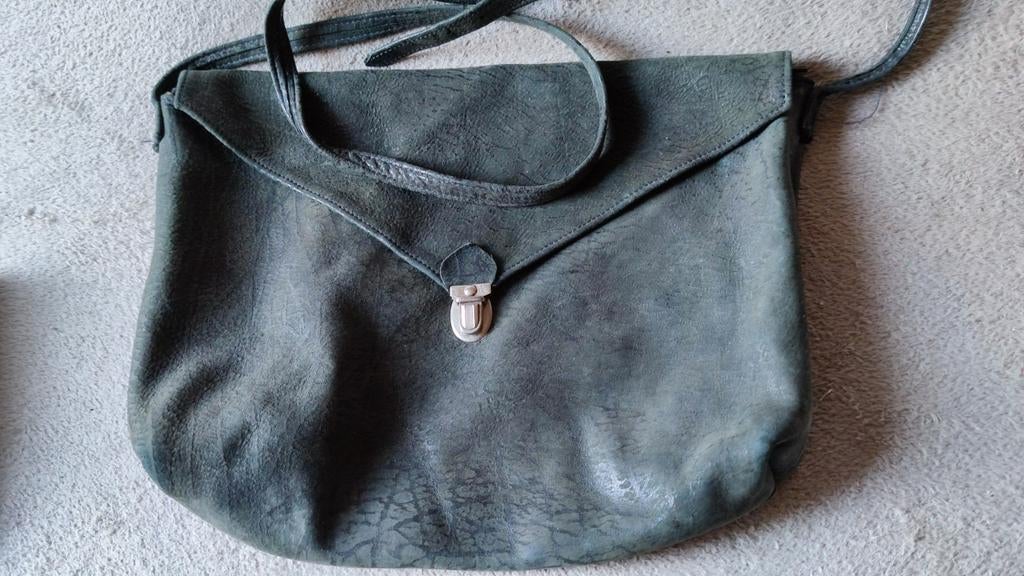 Groene suede Schoudertas - soepel echt leer - 38x30 cm, Ophalen of Verzenden, Gebruikt, Groen, Schoudertasje