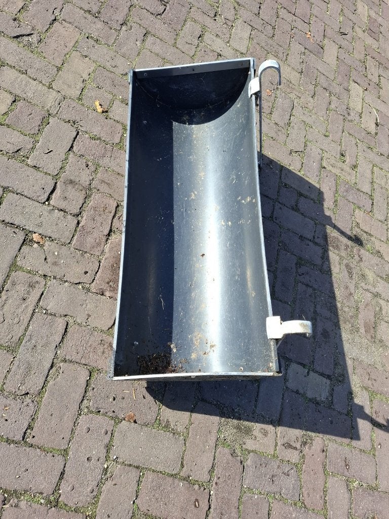 drink /voer troggen, Meerdere dieren, Varken