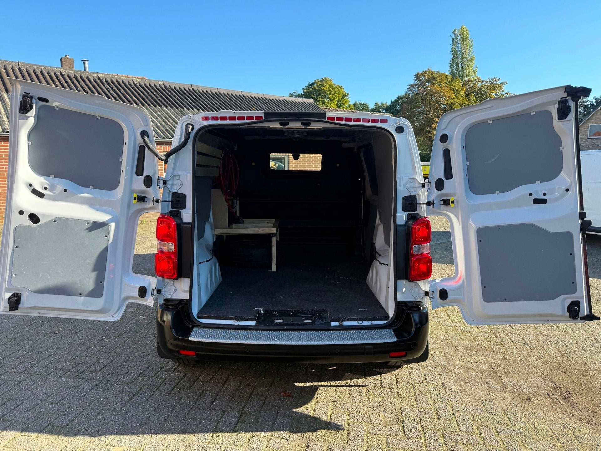 Opel Vivaro-e L2H1 Edition 75 kWh 100% Elektrisch Camera Car, Auto's, 136 pk, Gebruikt, Wit, Origineel Nederlands