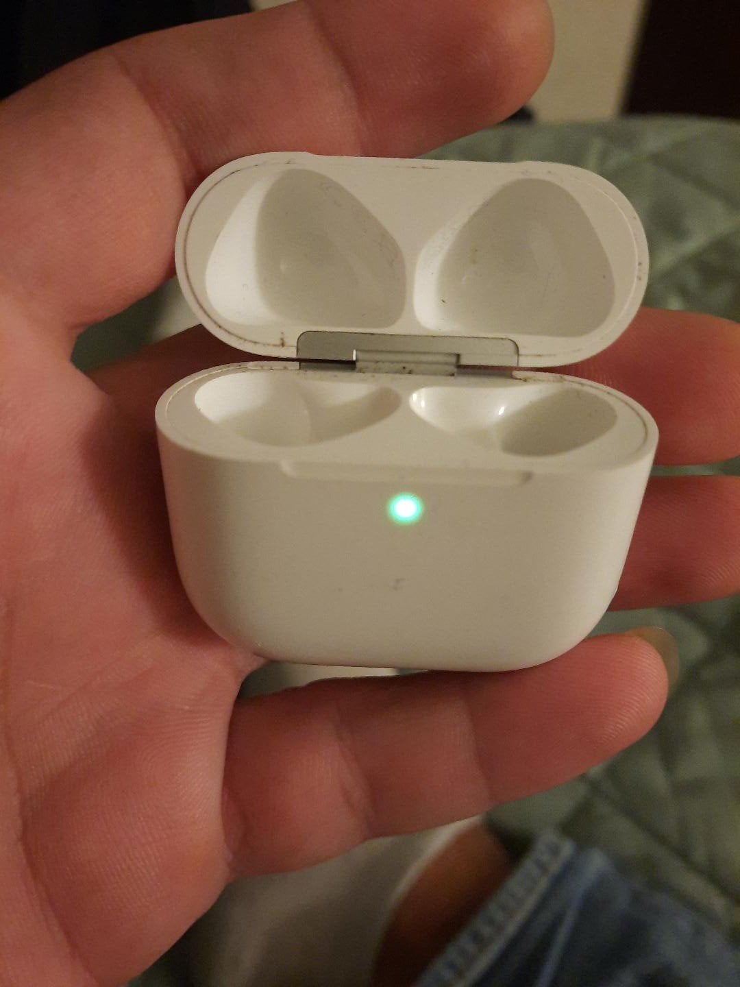 Apple AirPods 4 pro Oplaadcase - Wit (exclusief oortjes), Ophalen of Verzenden, Gebruikt, Overige typen, Apple