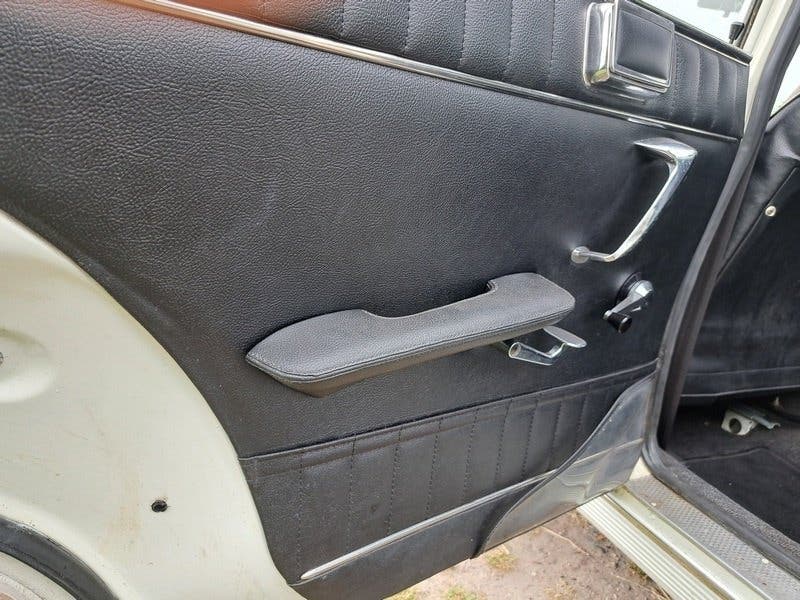 Peugeot 404 Super Luxe uit 1966, foto 11