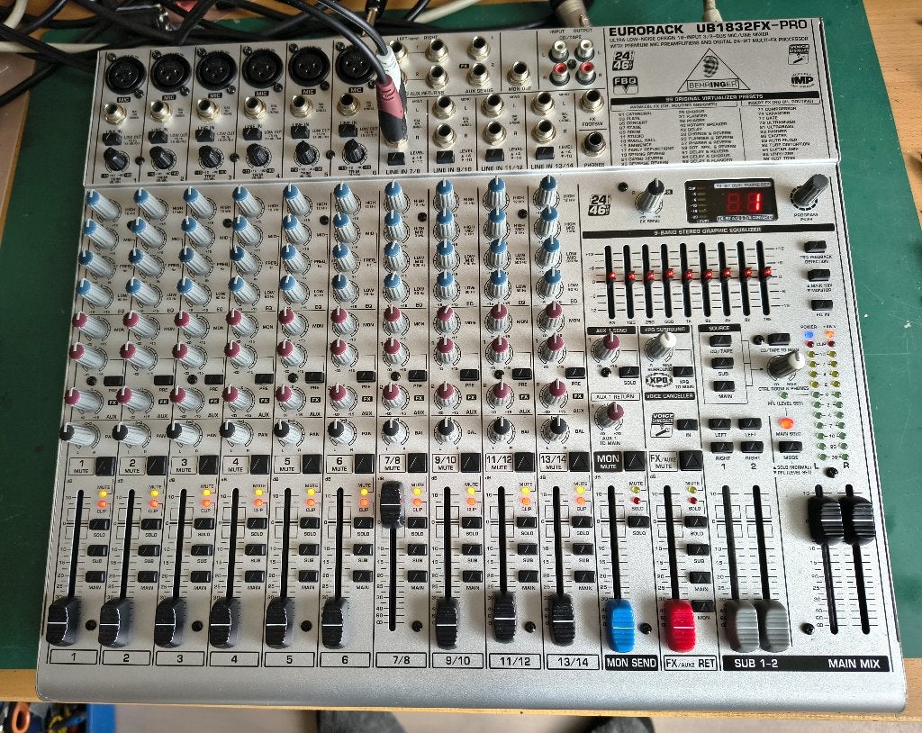 Behringer UB1832FX-PRO, Muziek en Instrumenten, Mengpanelen, Ophalen of Verzenden, Gebruikt, 10 tot 20 kanalen, Microfooningang