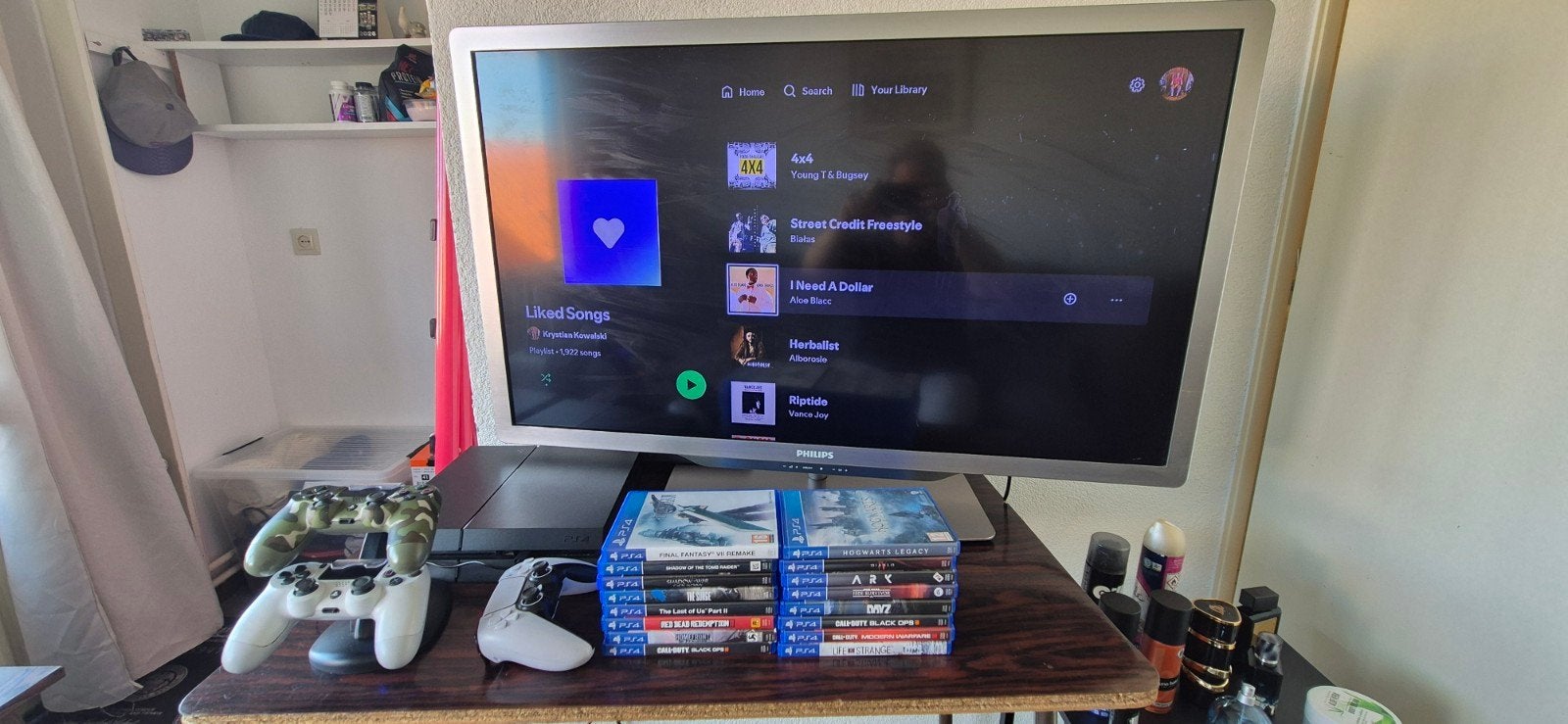 PS4 bundel: console, 3 controllers, 16 games & Philips TV