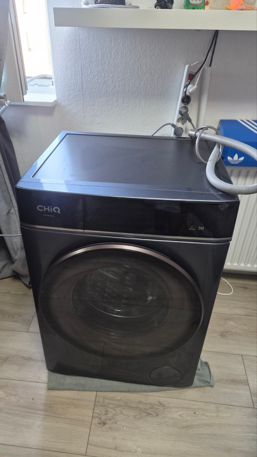 superfijne en zuinige wasmachine van Chiq, Ophalen, 1200 tot 1600 toeren, 10 kg of meer, Zo goed als nieuw