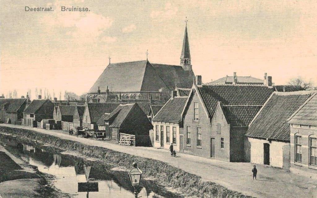 AK Deestraat, Bruinisse met kerk, Ophalen of Verzenden, Voor 1920, Ongelopen, Zeeland