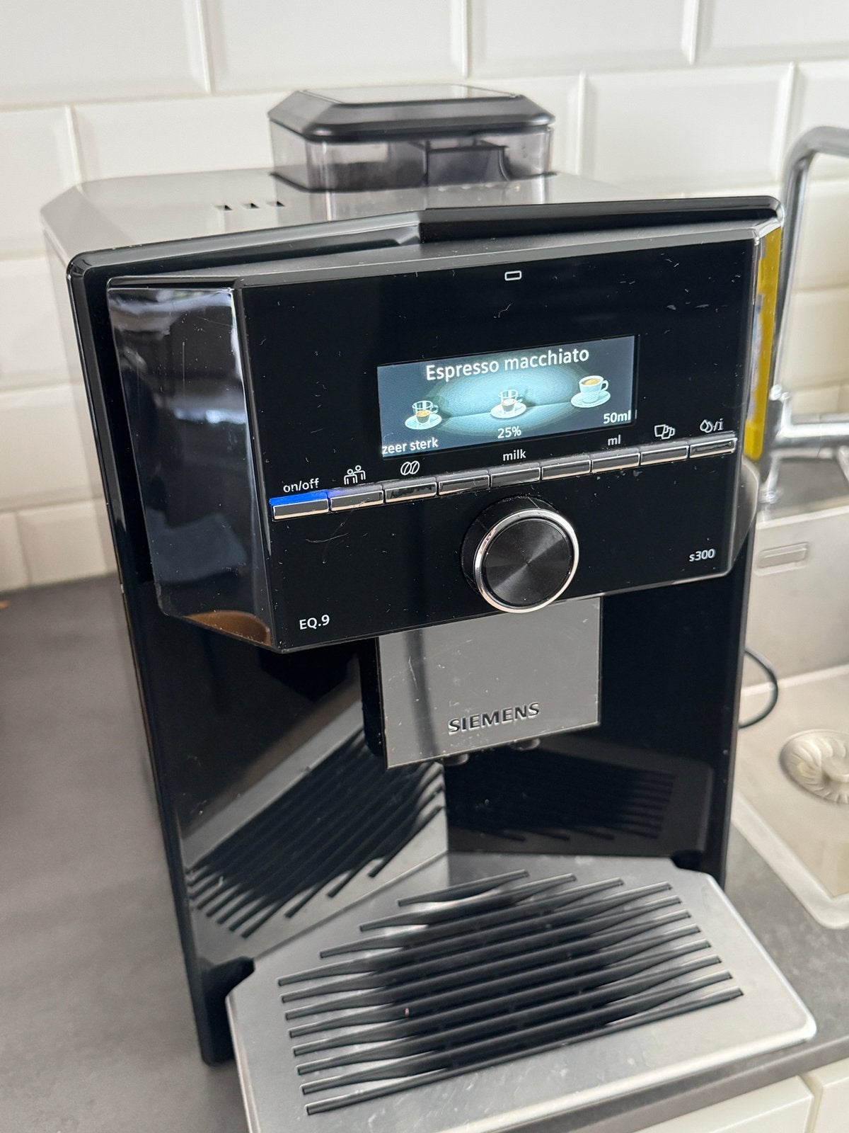 Siemens EQ9 S300, Witgoed en Apparatuur, Ophalen, Zo goed als nieuw, Koffiemachine
