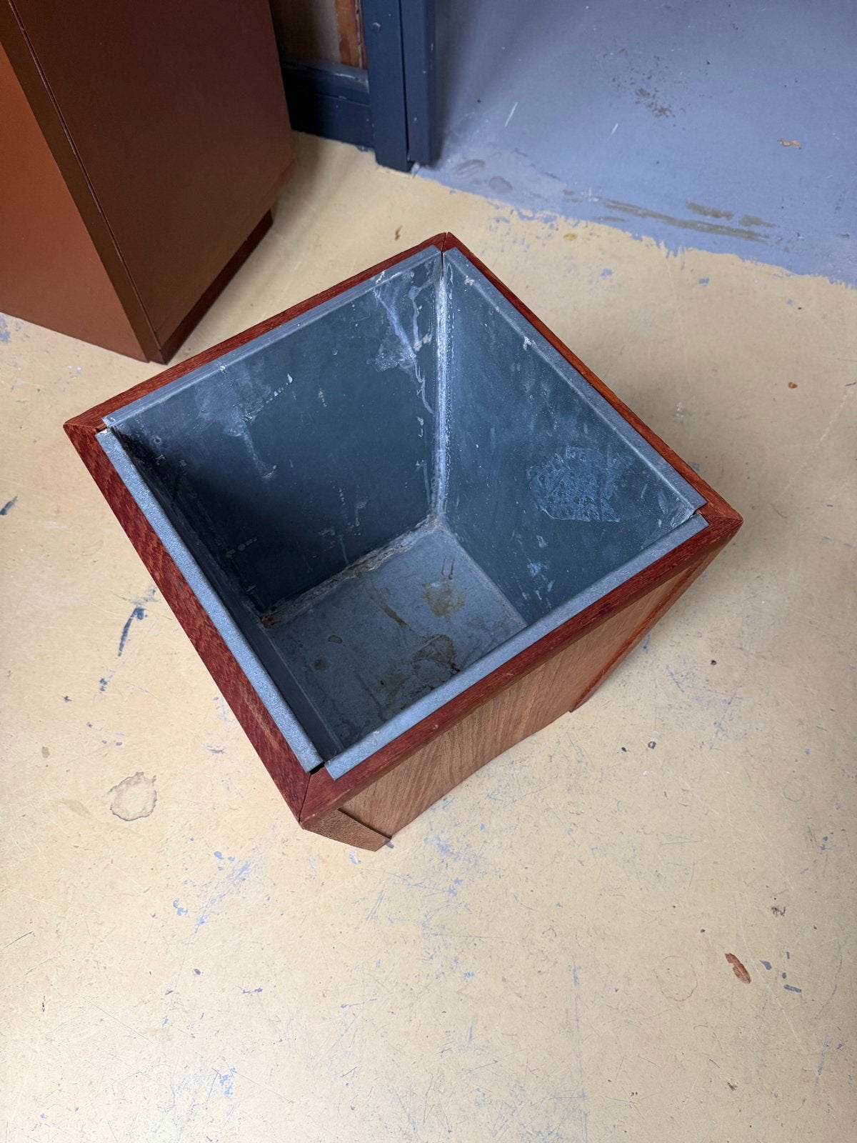 Vintage, art deco prullenbak, plantenbak, Tuin en Terras, Ophalen, Gebruikt, I, I